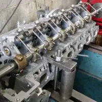 کارگر و نیروی جوان در تراشکاری و میل لنگ‌ تراشی