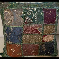 ۳ عدد کوسن ساده سبز رنگ و ۲ عدد کوسن طرح دار|رختخواب، بالش، پتو|تهران, ایرانشهر|دیوار