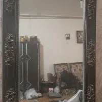 آینه قدی سالم‌ و تمیز