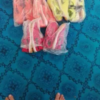 کفش ورزشی ته صاف فوتبالی و فوتسالی و کیف های مدرسه