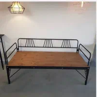 دوعدد تخت باغی سالم دورتادور و پایه اهنی دو عدد