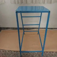 چهارپایه فلزی با رنگ کو ره ای