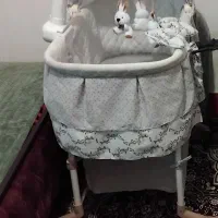 تخت گهواره ای کنار مادر
