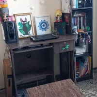 میز تحریر و کتابخانه