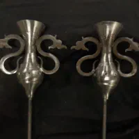 گلدون علامت و علم و طوق