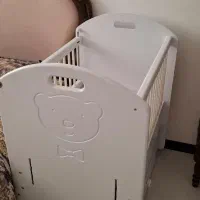 گهواره کنار مادر