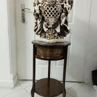 میز تلفن و گلدان