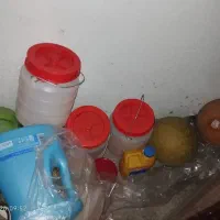 تعدادی دبه رب