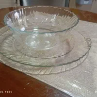 شکلات خوری و ظرف پیرکس