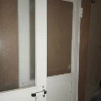 دو عدد در الومنیومی مخصوص سرویس بهداشتی در حد نو