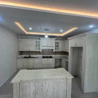 ۸۵ متری/کم واحد/رو به آفتاب/سند آماده/اکبری