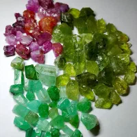 الماس گارنت یاقوت تورمالین زمرد