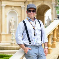 دربستی ون ۱۲ نفره (همایون ملک) راهنمای رسمی میراث