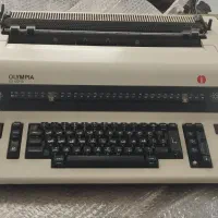 دستگاه ماشین نویسی|کلکسیون اشیاء عتیقه|شریفآباد, |دیوار