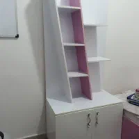 تخت خواب و کتابخانه دخترانه