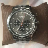 یک دستگاه ساعت مچی