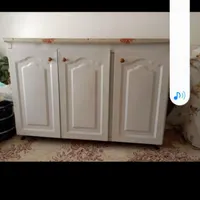 فروش یک عدد اب چکان و کابینت سه در در حد نو