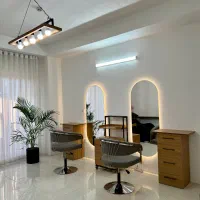 اجاره اتاق ۱۸ متری در سالن زیبایی