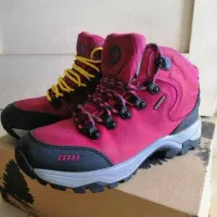 پوتین کوهنوردیCEDAR ضد آب اورجینال سایز۳۸