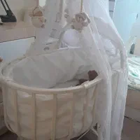 تخت کنار مادر گهواره ای