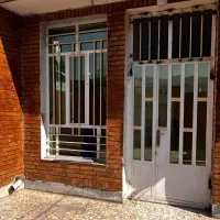 درب و دو عدد پنجره