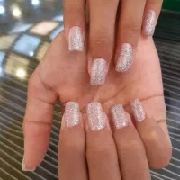 مدل و خدمات تخصصی کاشت ناخن