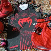 لباس بوکس وکفش ورزشی