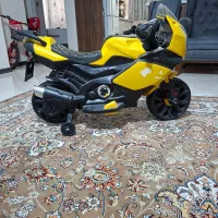موتور شارژی رنگ زرد ومشکی