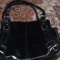 دوعدد کیف هم دستی وشانی ویه جفت کفش روفرشی