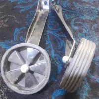 دوعدد پایه کمکی دوچرخه