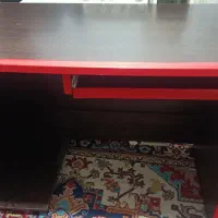 میز تحریر و کامپیوتر