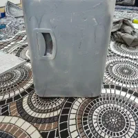 یک یخچال کوچیک ماشینی ترانز۲۴بزرگ می‌خورد