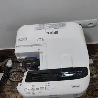 ویدئو پروژکتور فاصاه نزدیک اپسونepson 585 پرژکتور