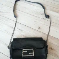 تعدادی کیف|کیف، کفش، کمربند|اصفهان, دستگرده|دیوار