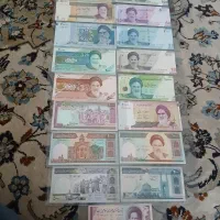 تعدادی اسکناس