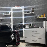 آینه و میز کار آرایشگاه سالم