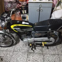 موتور ۱۲۵ مشکی خط زرد تمیز