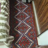 یک جفت پشتی کوچیک ،و ۳ عدد فرش