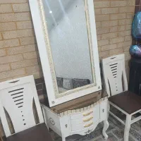 آینه و میز ناهار خوری