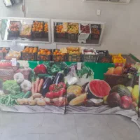 قفسه میوه فروشی و آینه