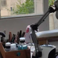 ناخن کار . مژه کار