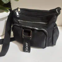 تعدادی کیف دوشی زنانه بفروش می رسد