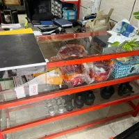 ویترین شیشه ای