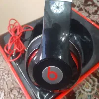 دو عدد هدفون بلوتوثی و رمخور  JBL و beats نو