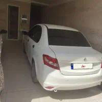 ساینا سفید