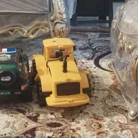 دو عدد لودر وماشین پلیس بزرگ