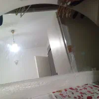 آیینه نیم هلال پشت چراغ