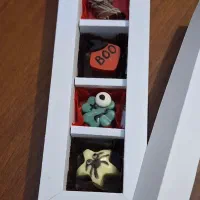 یلدا|خوردنی و آشامیدنی|هشتگرد, شهرک گلها|دیوار