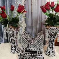 گلدان با گل جا قرآنی و جا دستمالی