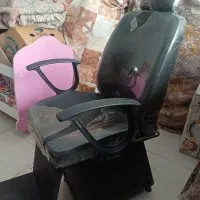 صندلی و آینه آرایشگری
